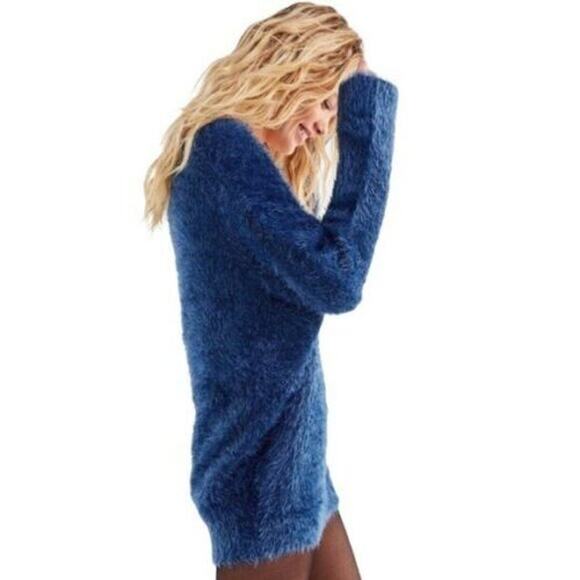 Urban Outfitters Oversized Fuzzy Eyelash V-Neck Knit Sweater - Picture 9 of 9